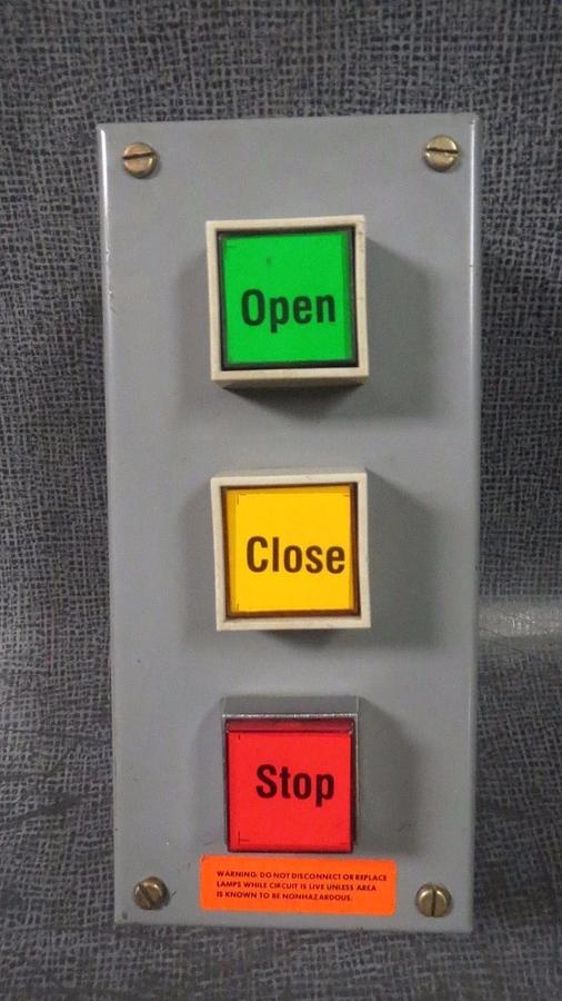 Used SQUARE D CONTROL STATION 600 VAC CLASS 9001 MODEL: KYAF-3 SERIES F