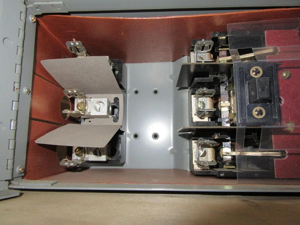 Used WETINGHOUSE FUSE PANELBOARD SWITCH  FDPT3611R 30 AMP 600 VAC 20 HP 3-POLE