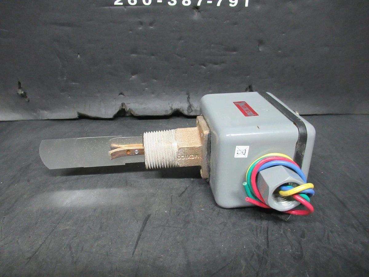 NEW SURPLUS JOHNSON CONTROLS LOW VOLTAGE FLOW SWITCH F61MG-1C 120 VOLT 1 AMP
