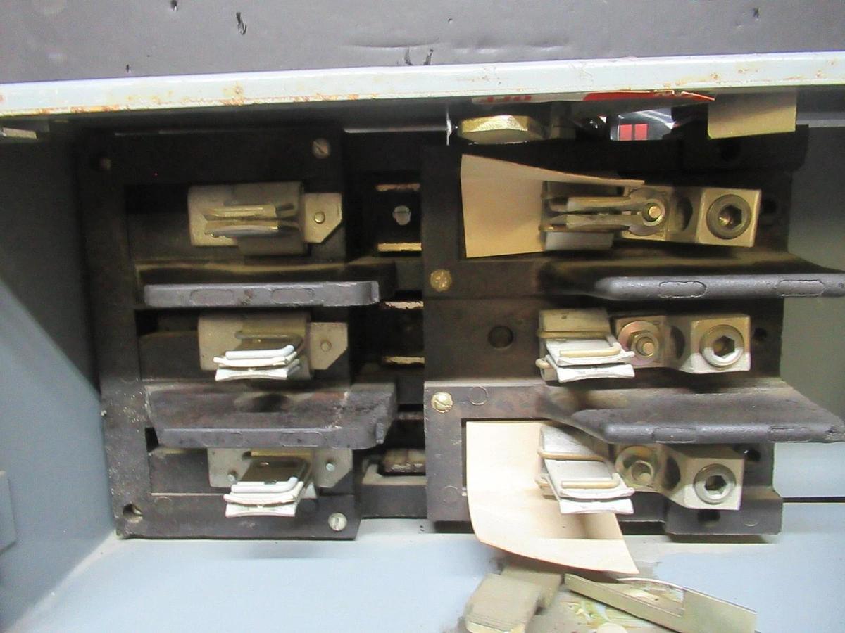 Used SQUARE D QMB SAFLEX UNIT QMB-3220 200 AMP 240 VAC 3-POLE 3-PHASE 50 HP