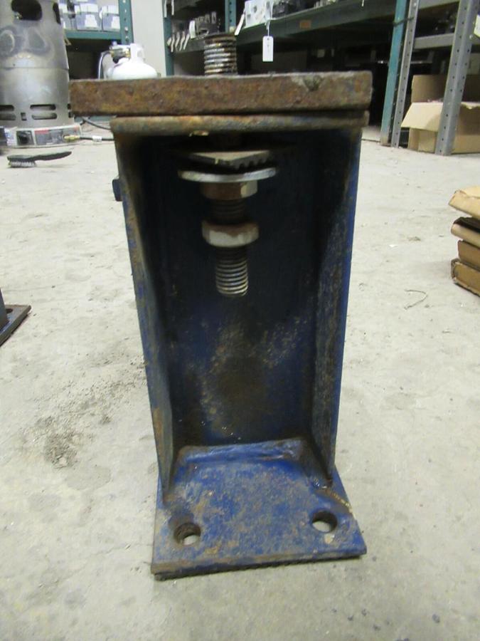 Used SET OF (4) HEAVY DUTY ANTI-VIBRATION PADS / VIBRATORY FEET MOUNTS 9" X 4.5" TOPS