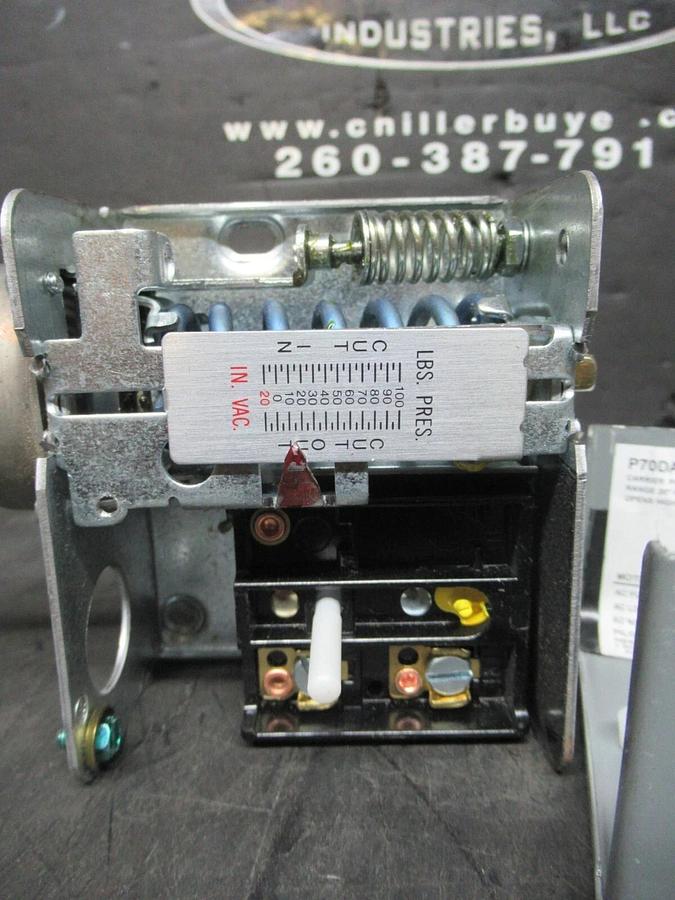 Used JOHNSON CONTROLS PRESSURE CONTROL P70DA-40 600 VAC 24 AMP 100 PSIG HK01CA-015