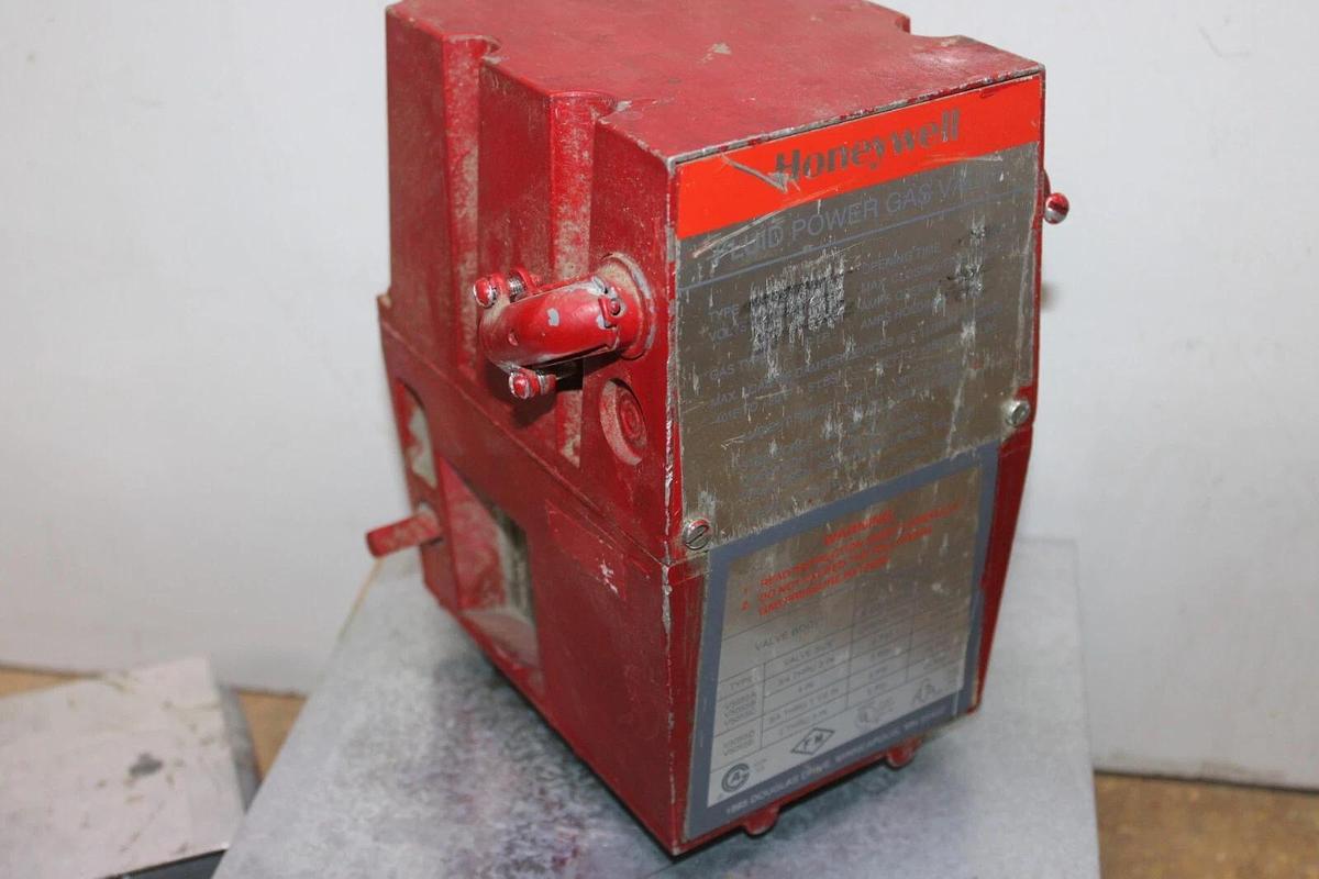 Used HONEYWELL ACTUATOR FLUID POWER GAS VALVE V4055-1098-3 110/120 VOLT 1.57 AMP