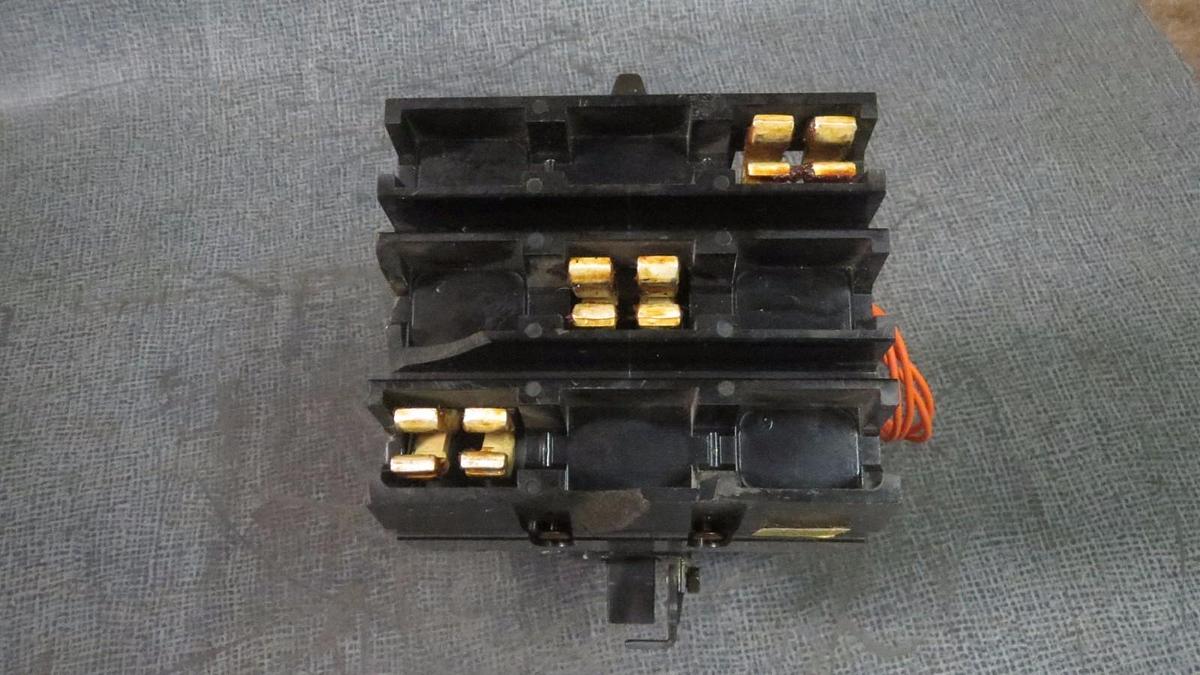 Used SQUARE D I-LINE BREAKER KH36090G 90 AMP 600 VAC 3 POLE W/ GROUND FAULT SHUNT