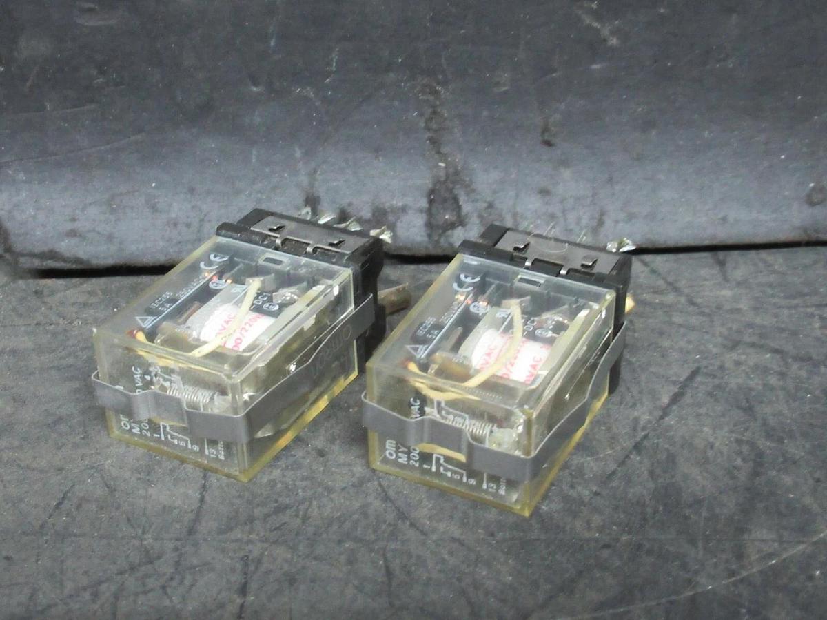 Used LOT OF 2 OMRON RELAYS MY2 200/220 240 VAC / 28 VDC 5 AMP **WARRANTY**