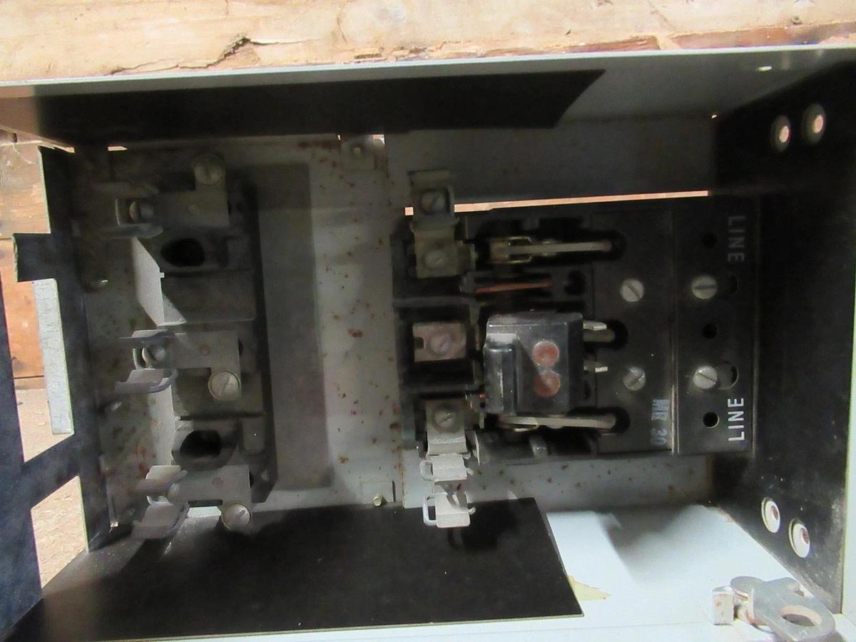 Used GENERAL ELECTRIC DISCONNECT THFP361L 600V 3 PHASE 30A TYPE 1 20HP **WARRANTY**