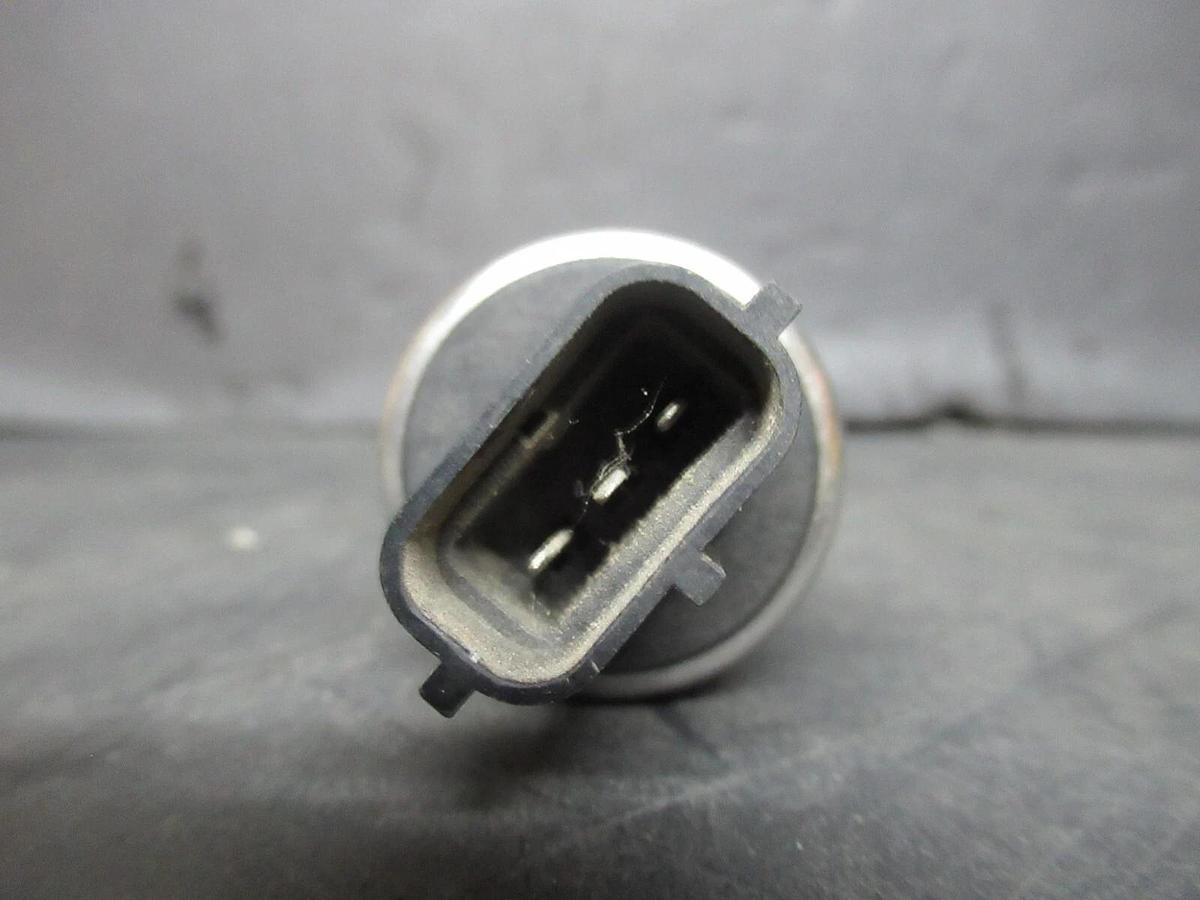 Used JOHNSON CONTROLS P499CFAB523 PRESSURE TRANSDUCER 40 PSIA 30 VDC 025-29151-001