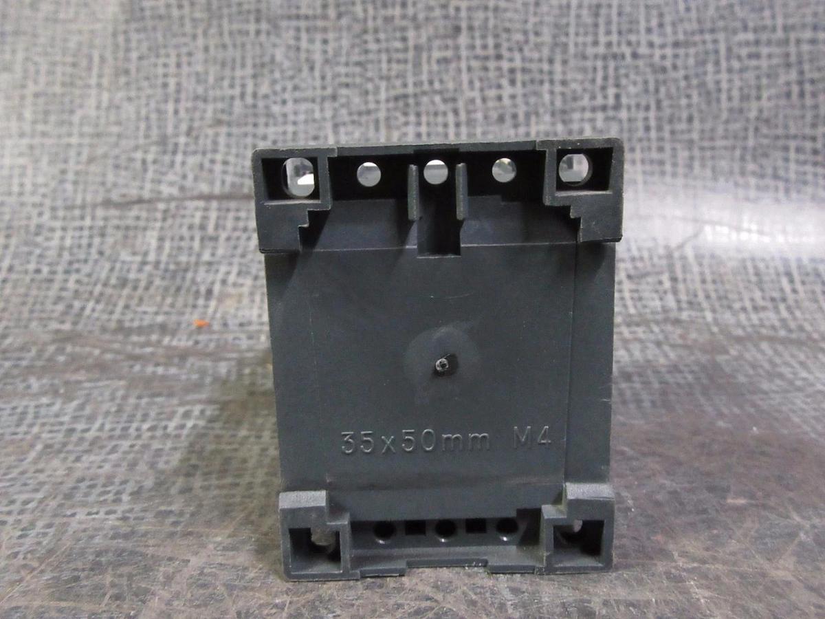 Used SQUARE D TELEMECANIQUE CONTACTOR 15 AMP 600V 110V COIL & LA4KE1FC # LC1K0601F7
