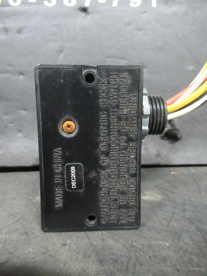 Used VERIS VICTORY 100 SPDT ENCLOSED RELAY 10 AMP 277 VAC 1/3 HP **WARRANTY**