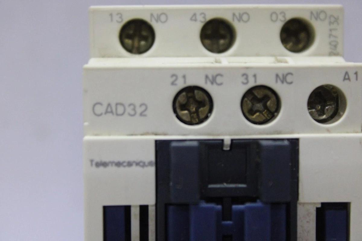 Used TELEMECANIQUE CONTACTOR CAD32 W/ TIME DELAY RELAY LADT2 0.1-30 SECOND DELAY