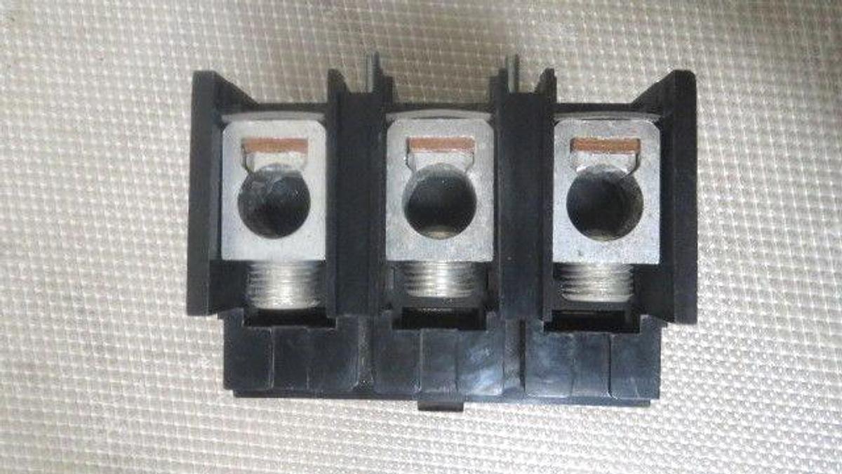 Used SQUARE D BREAKER 225 AMP 240 VAC 3 POLE MODEL Q2L3225H **WARRANTY INCLUDED**