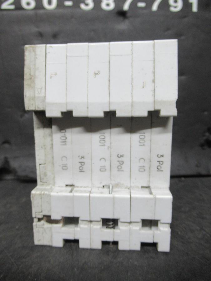 Used SIEMENS CIRCUIT BREAKER 5SX23 C10 10 AMP 480 VAC 3-POLE W/ 5SX9100 AUXILLIARY