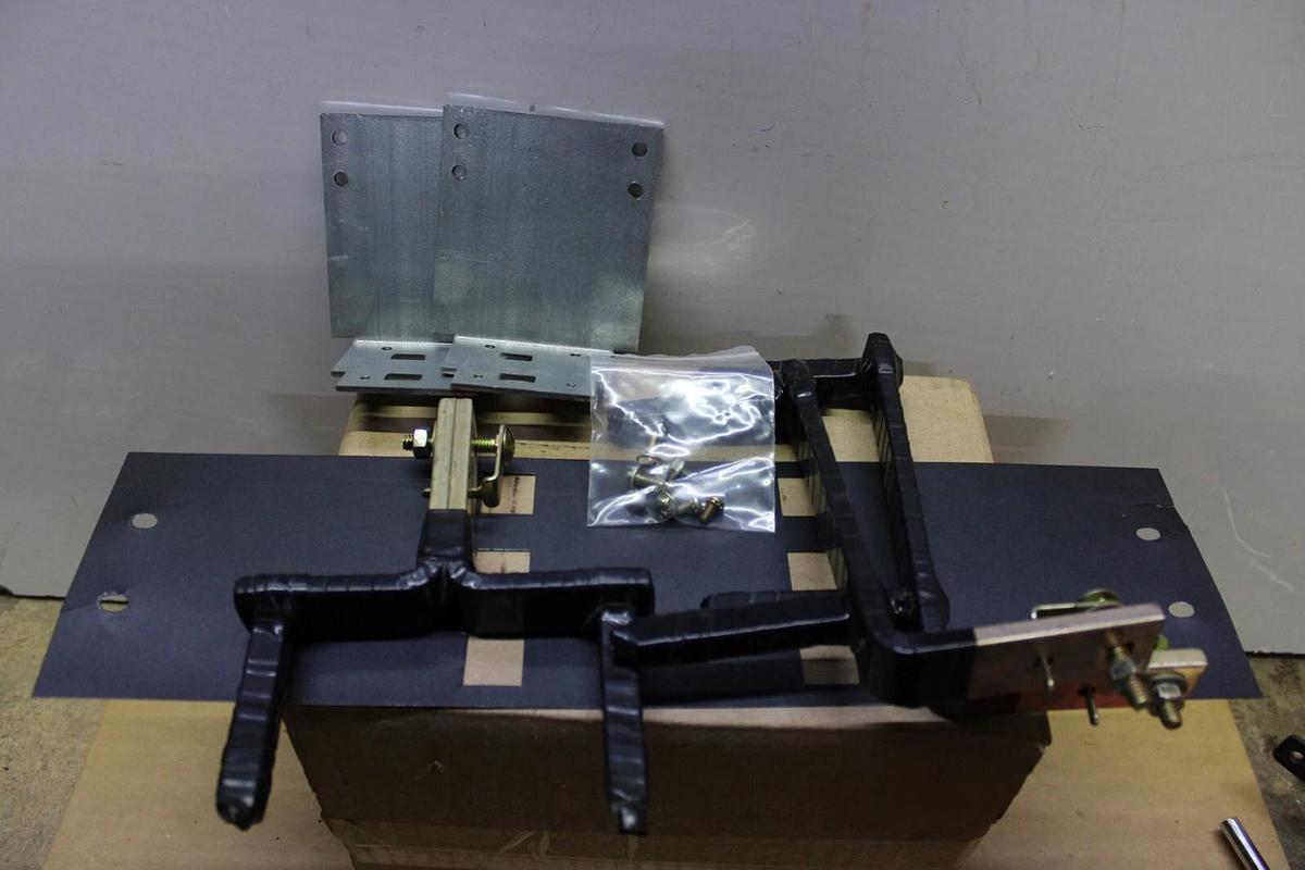Used SIEMENS CIRCUIT BREAKER MOUNTING KIT FOR FBN BREAKERS