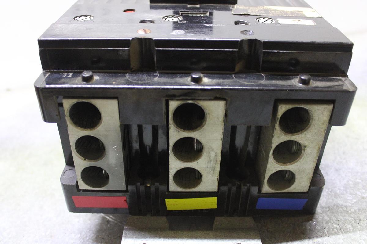 Used GENERAL ELECTRIC CIRCUIT BREAKER TKM3F 1200 AMP 600 VAC 3-POLE