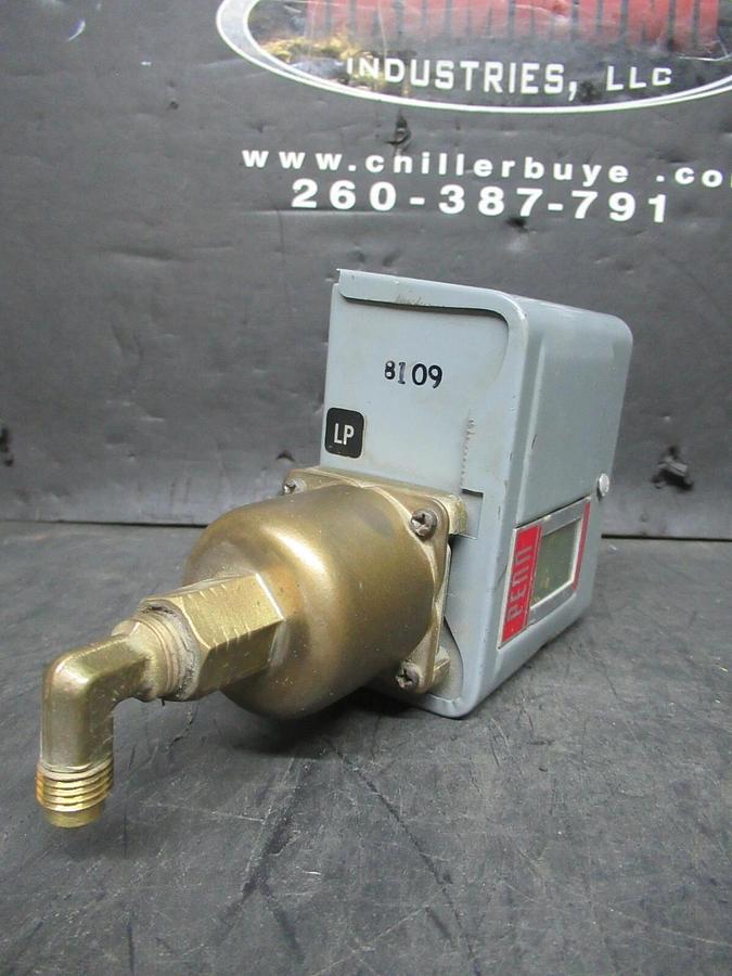 Used PENN DIFFERENTIAL PRESSURE CONTROL P74HA-9 277 VAC 16 AMP 8/60 PSIG **WARRANTY**