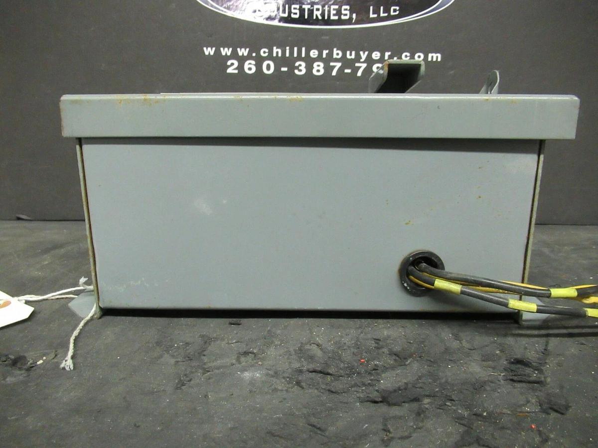 Used SQUARE D CLASS 9070 TRANSFORMER DISCONNECT 250 VA SK5271N SER. A W/ ENCLOSURE