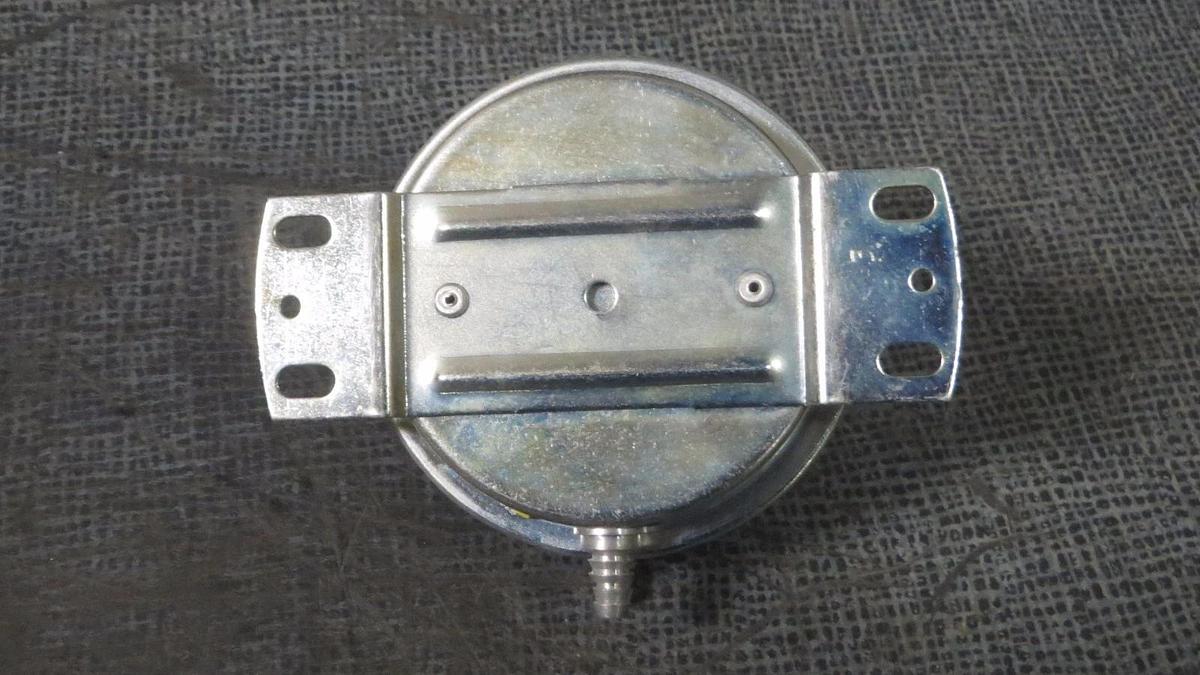 Used LIEBERT FILTER CLOG SWITCH 15 AMP TO 277 VAC  MODEL: AP4467 TRIDELTA .17 TO 5 WC