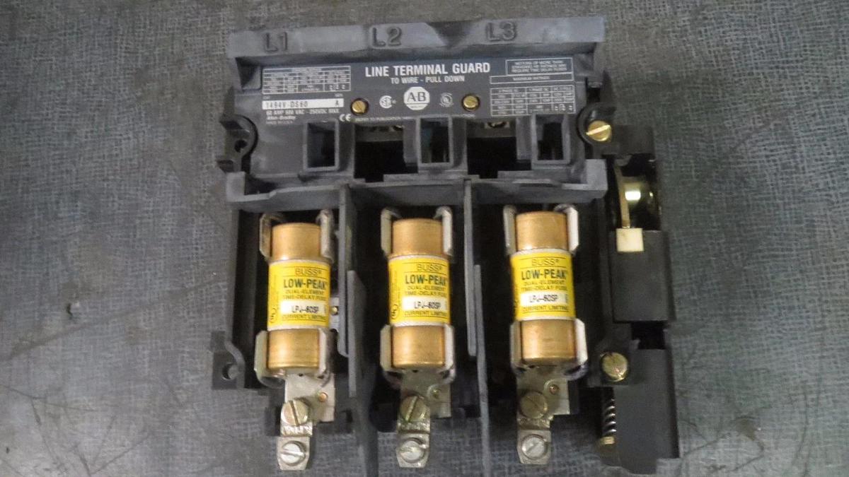 Used ALLEN BRADLEY FUSIBLE DISCONNECT SWITCH 60 AMP 600V 3 POLE MODEL: 1494V-DS60