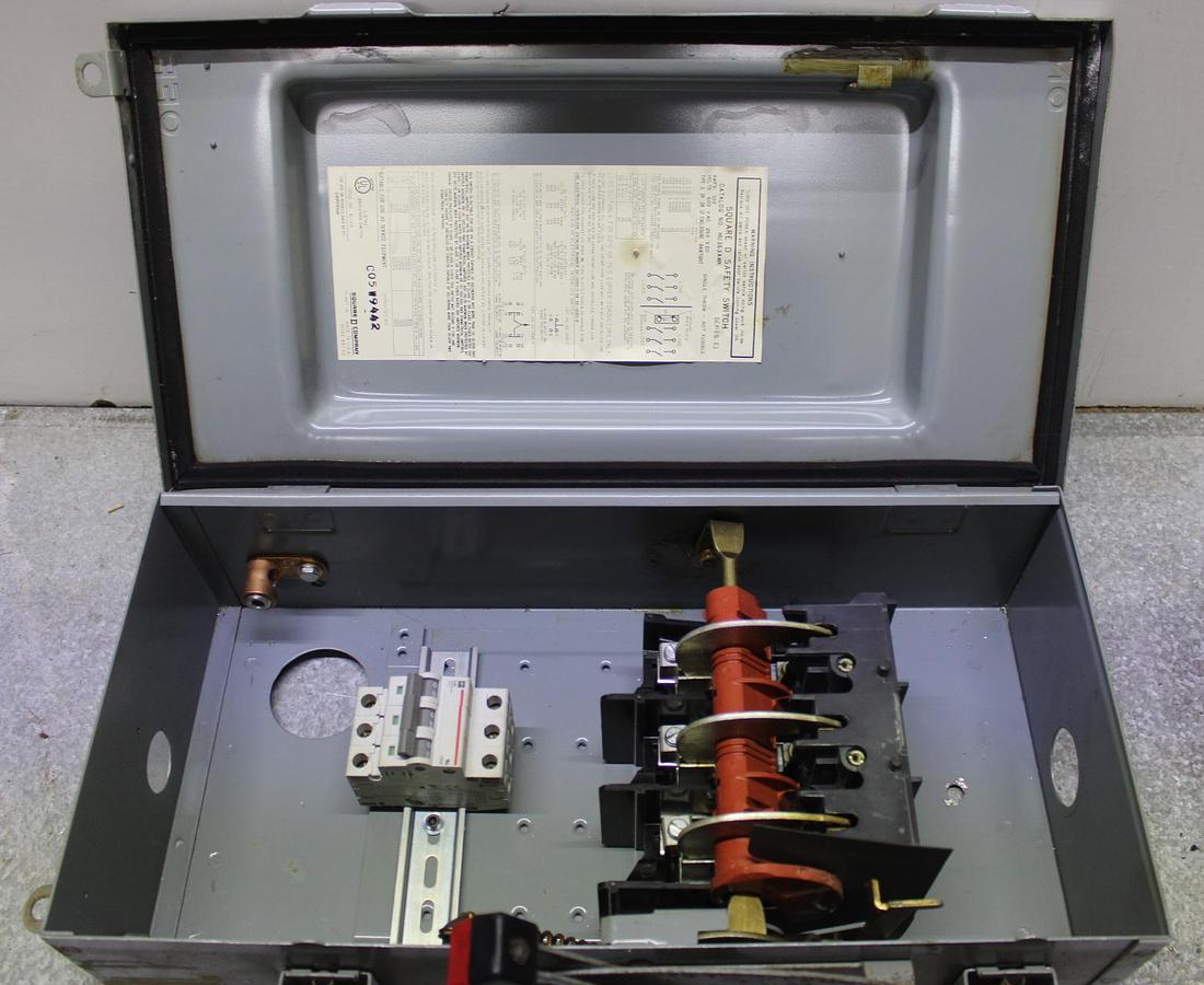 Used SIEMENS HEAVY DUTY SAFETY SWITCH HF363 100 AMP 600 VOLT TYPE 1 ENCLOSURE