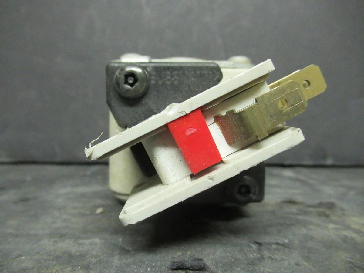 Used BUSSMANN FUSE 170M4567 700 AMP 700 VAC **30 DAY WARRANTY INCLUDED**