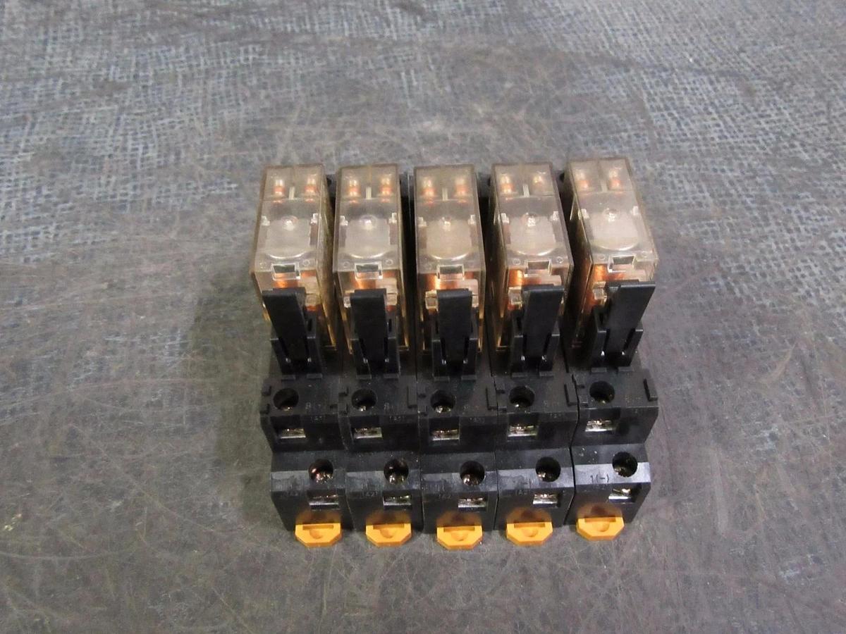 Used (5) ALLEN BRADLEY RELAY SOCKETS # 700-HN122 SER A & 24 VDC RELAY # 700-HK32Z24-4