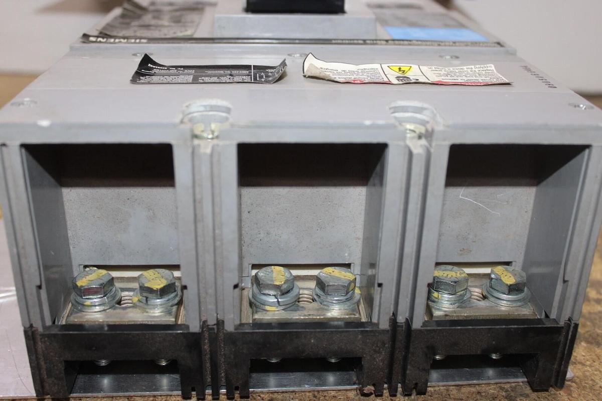 Used SIEMENS SENTRON CIRCUIT BREAKER JXD3B600H 600 AMP 600 VAC 3-POLE JXD6-A