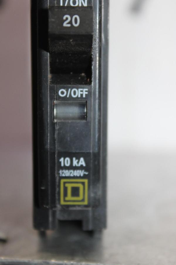 Used LOT OF 3 SQUARE D SINGLE POLE QOB CIRCUIT BREAKER M-1324 QOB12020 20 AMP 240 VAC
