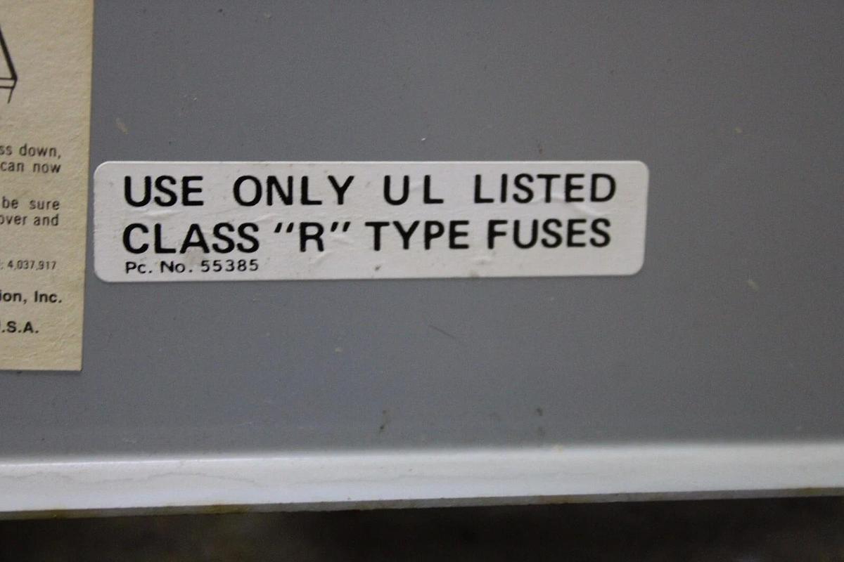 Used ITE VACU-BREAK DISCONNECT SWITCH V7H3206 600 AMP 240 VAC 3-POLE 3-PHASE 200 HP