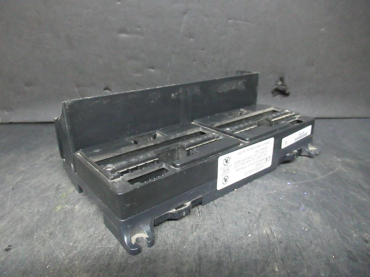 Used GE FANUC I/O BASE BARRIER TERMINAL MODULE IC670CHS001E **WARRANTY INCLUDED**