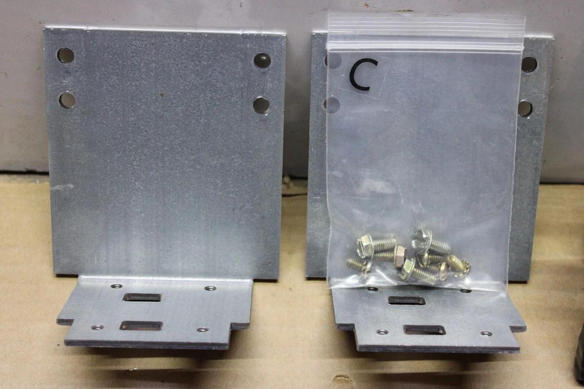 Used SIEMENS CIRCUIT BREAKER MOUNTING KIT FOR FBN BREAKERS
