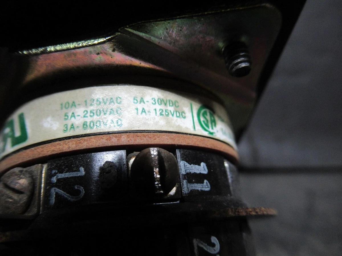 Used ELECTROSWITCH SERIES 31 CONTROL SWITCH 3109C 3-PHASE 125-600 VAC 10-3 AMP