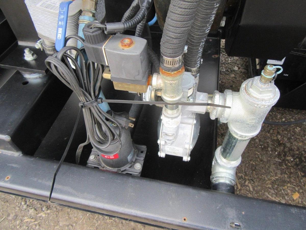 Used 35 KW GENERATOR GENERAC NATURAL GAS LP PROPANE 120/240 VOLT 1 PH 30 KW 40KW 2015