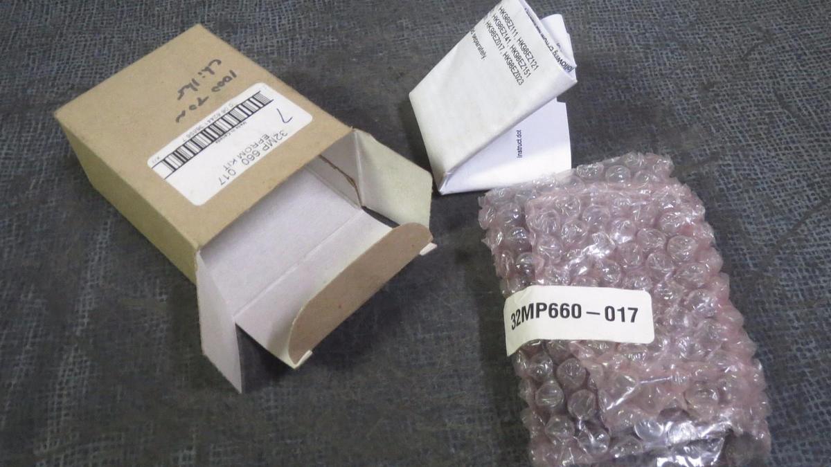 **NEW IN BOX** CARRIER EPROM KIT FOR 1000 TON CHILLER 32MP660017 HK98EZ IC CHIPS