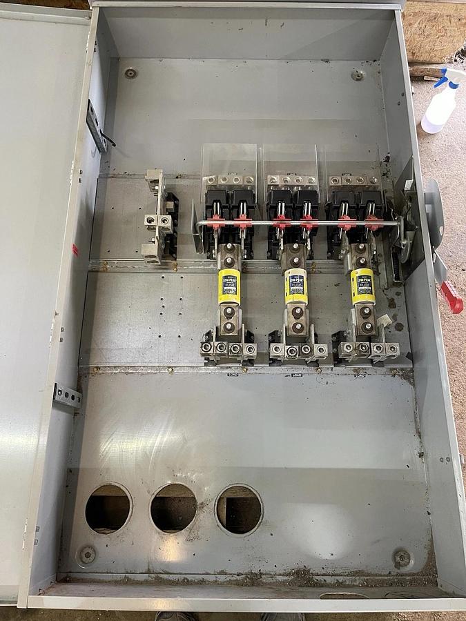 Used SIEMENS FUSIBLE HEAVY DUTY DISCONNECT HF368R 1200 AMP 600 VOLT 3-PHASE NEMA 3R