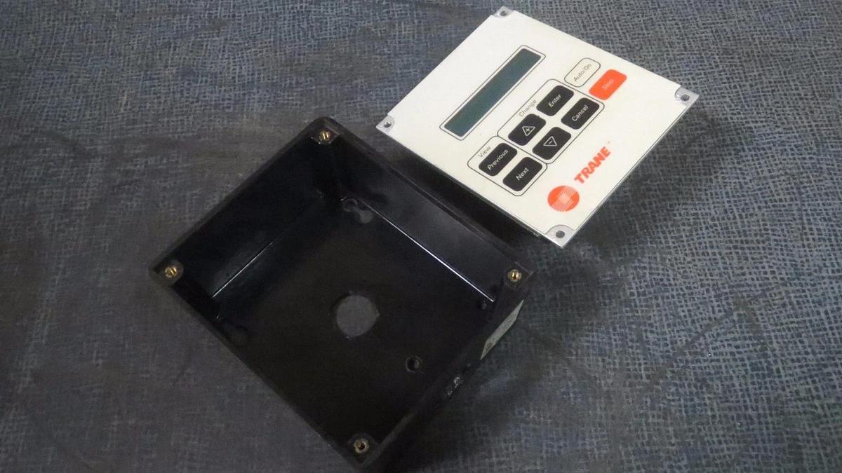 Used (1) TRANE COMM LINK CHILLER DISPLAY INTERFACE 24 VAC X13650483-02 HMI