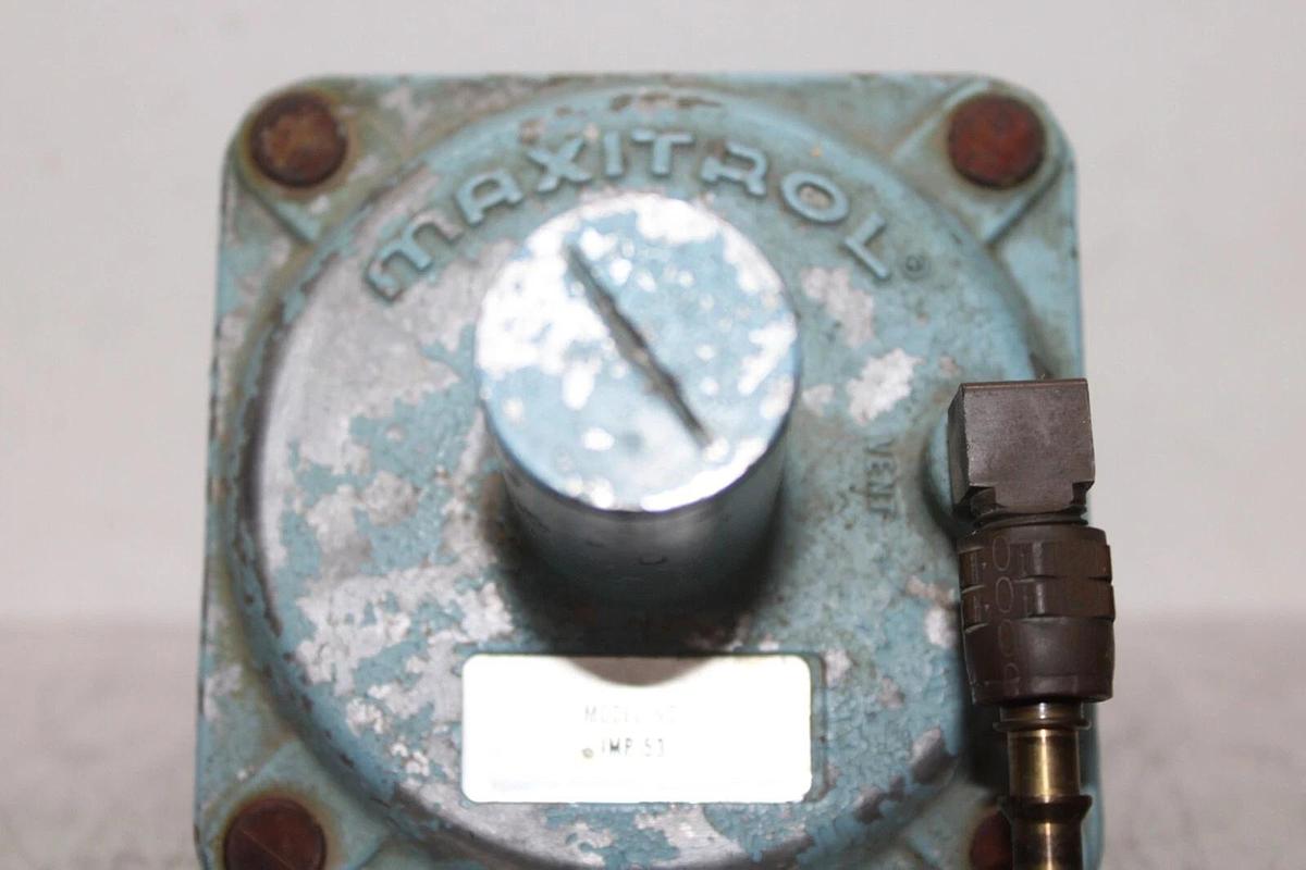 Used MAXITROL NATURAL GAS LPG VAPOR REGULATOR IMP-53 ADJUSTABLE STRAIGHT FLOW NPT