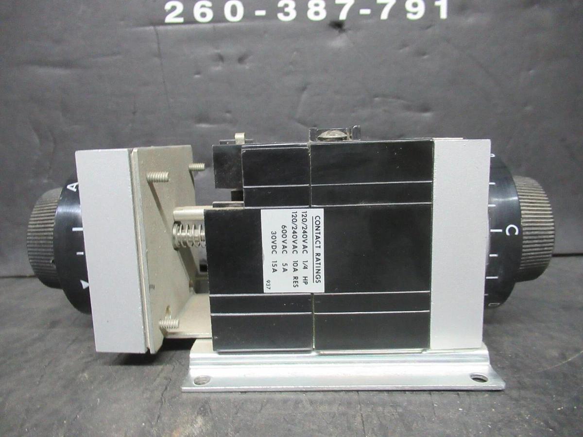 Used AGASTAT TIME DELAY RELAY 2-20 SECONDS 7032CC 24 VDC VOIL 600 VAC 10 AMP