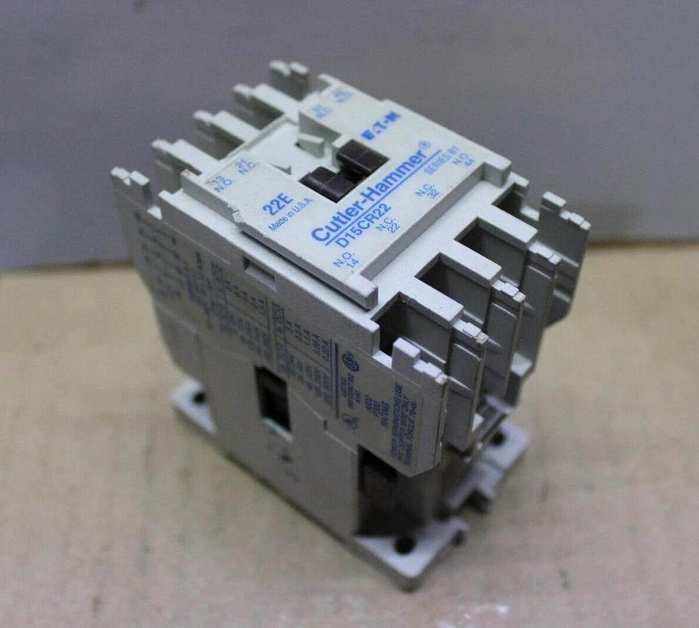 Used CUTLER HAMMER CONTACTOR D15CR22 22E 600 VAC 10 AMP 3-PHASE COIL: 110/120V