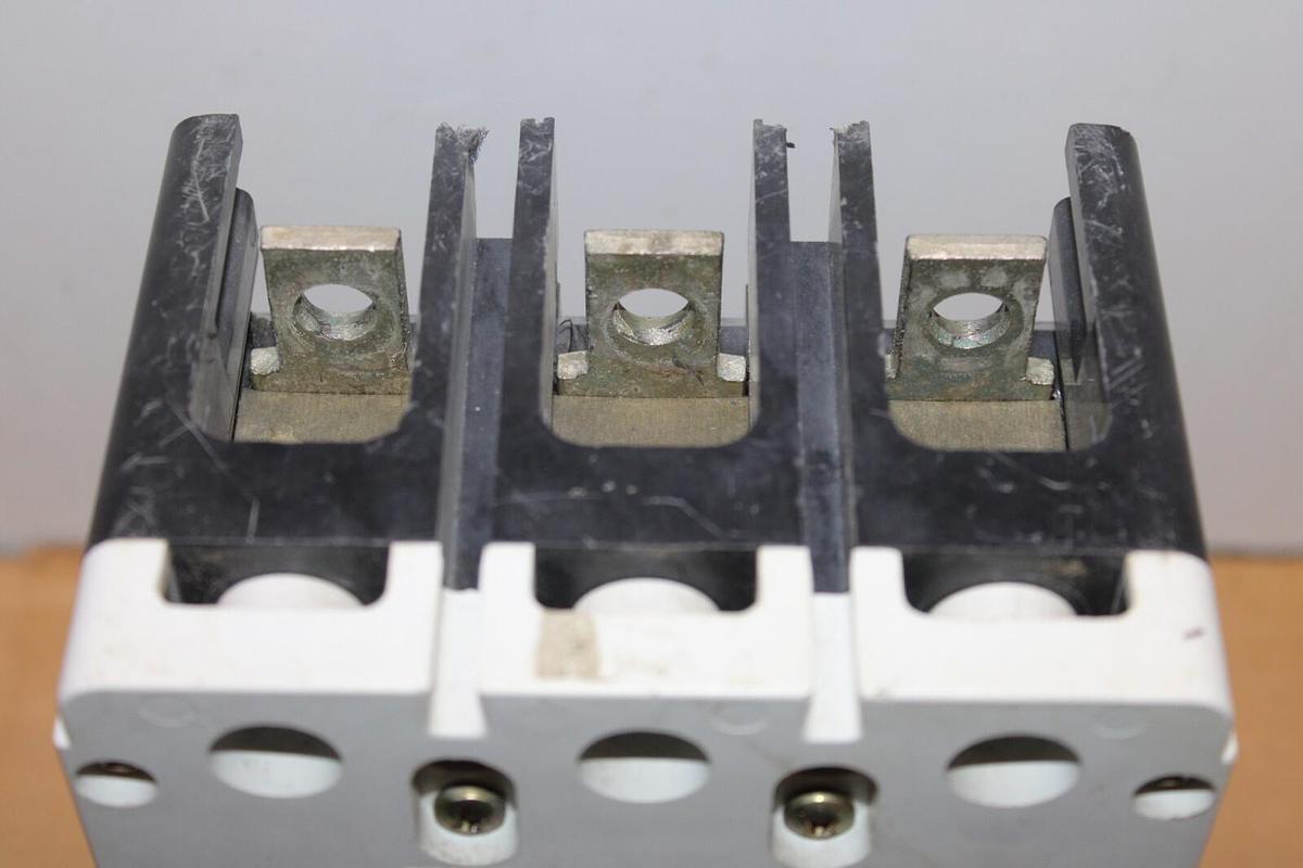 Used CUTLER HAMMER MOLDED CASE SWITCH KDB3400KW 400 AMP 600 VAC 3-POLE *WARRANTY*