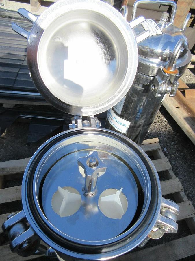 (1) 316 STAINLESS STEEL GLOBAL FILTER MULTI CARTRIDGE VESSEL GTCH3 1-1/2" FNPT
