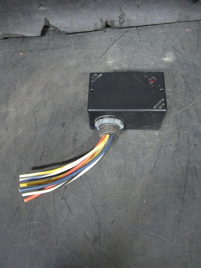 Used VERIS VICTORY 100 SPDT ENCLOSED RELAY 10 AMP 277 VAC 1/3 HP **WARRANTY**