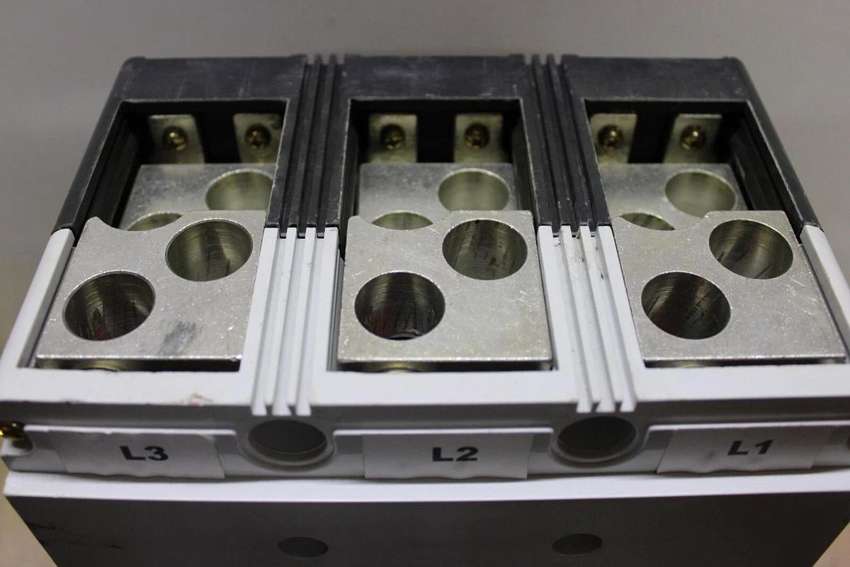 Used EATON CIRCUIT BREAKER NGS312033E 1200 AMP 600 VAC 3-POLE NGS-50K