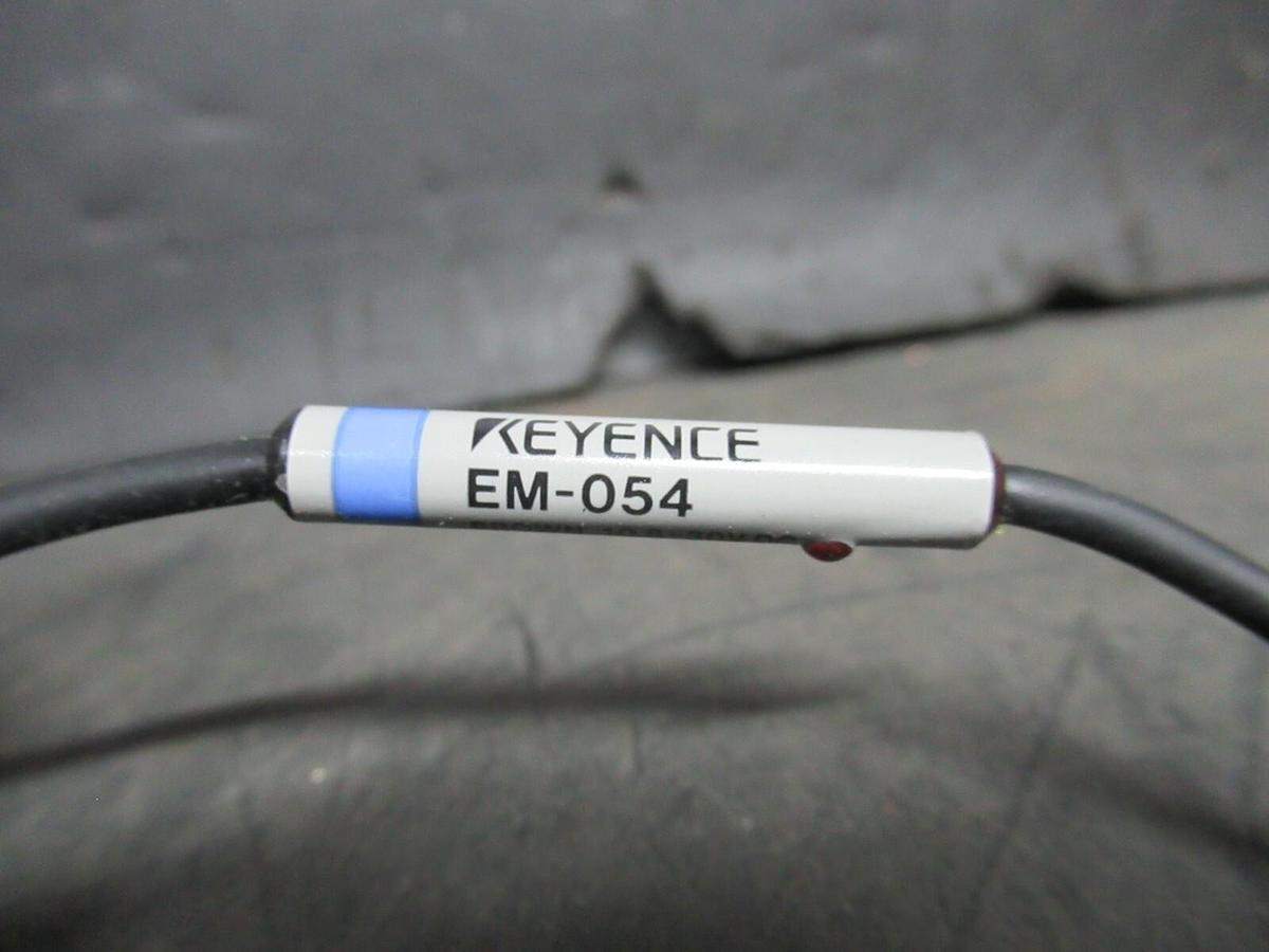 NEW IN BOX KEYENCE SHIELDED PROXIMITY SENSOR EM-054 10.8-30 VDC **WARRANTY**