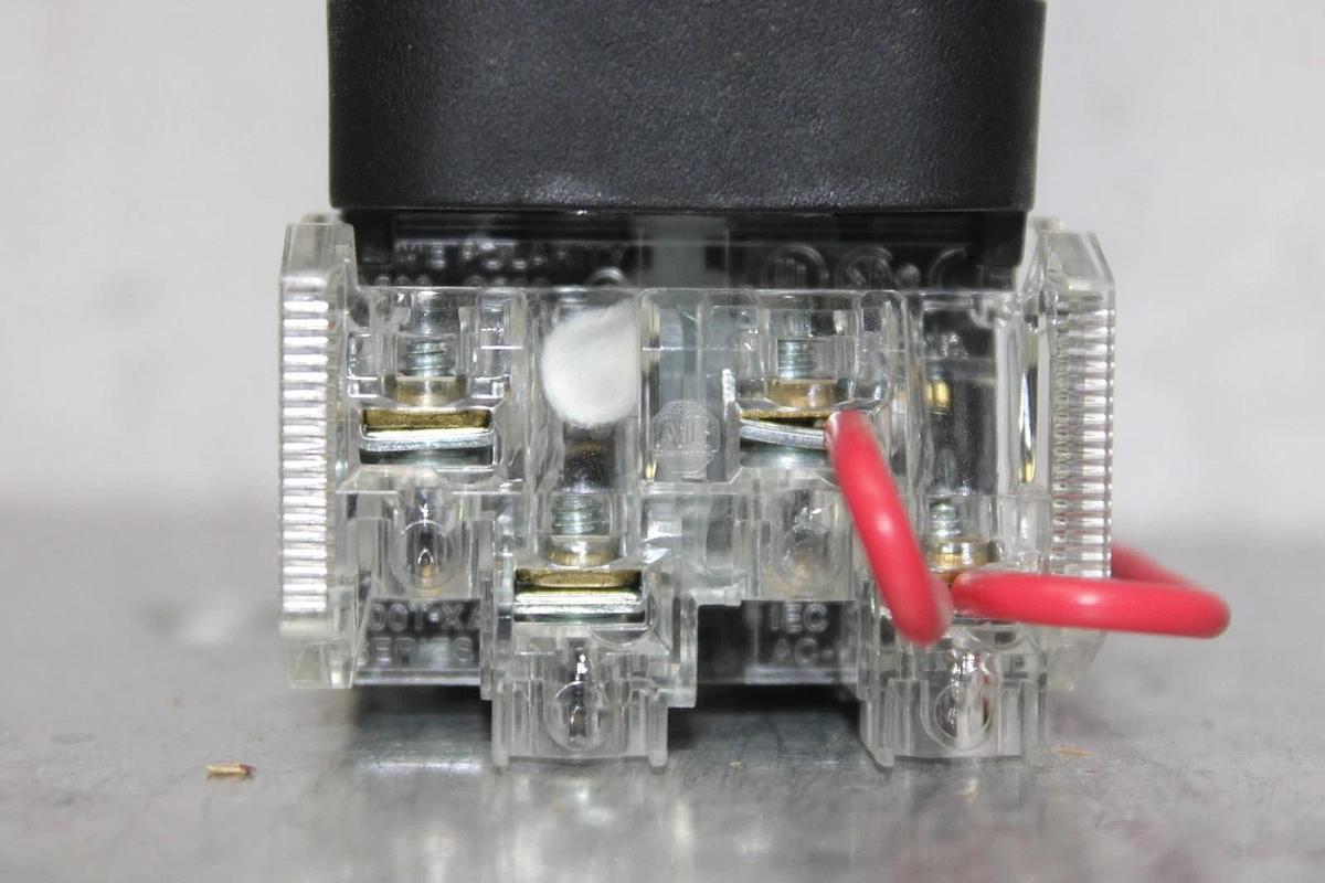 Used ALLEN BRADLEY PUSH BUTTON CONTACT BLOCK 800T-QTH10G 120 VOLT **WARRANTY**