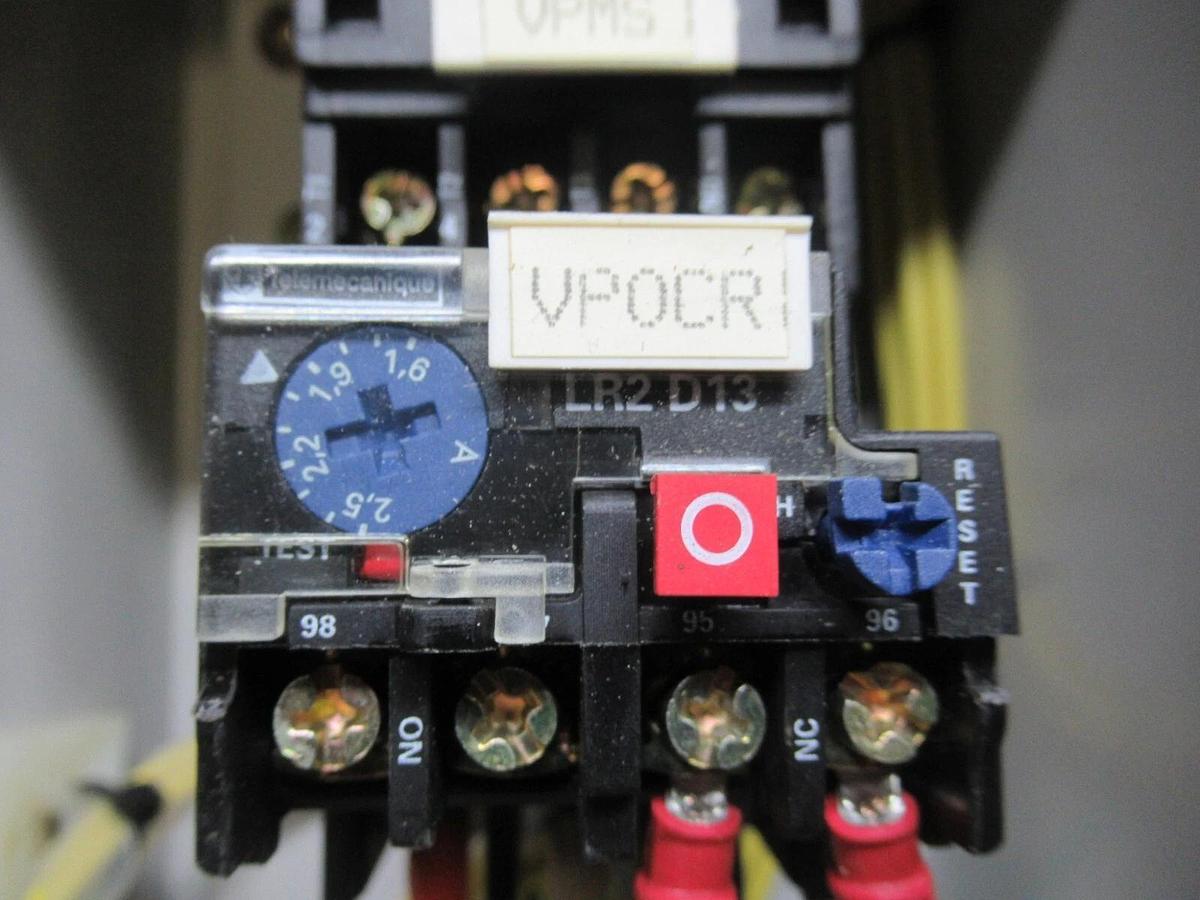 Used ENCLOSED TELEMECANIQUE STARTER LC1D1206 W/ OVERLOAD RELAY LR2-D1307 25 AMP 600 V