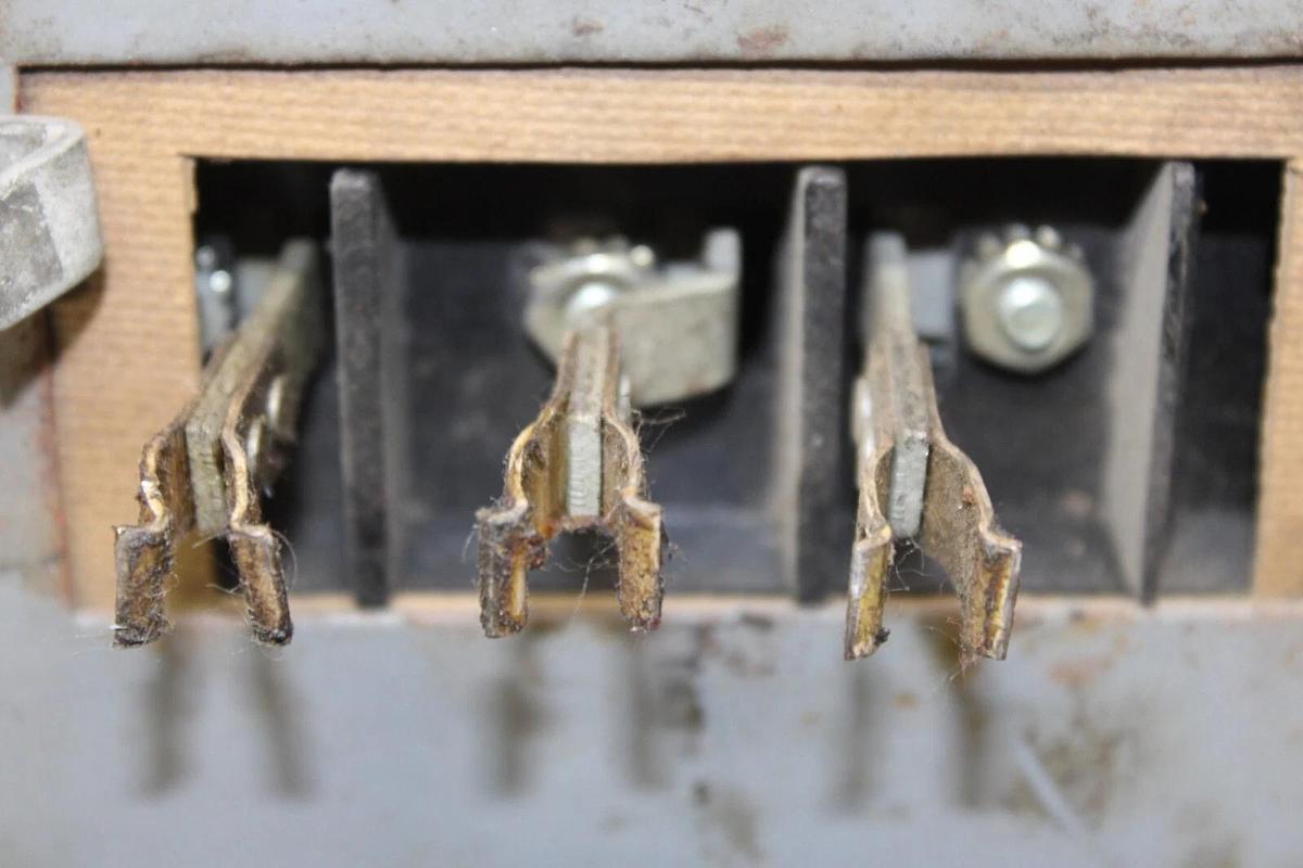 Used SQUARE D BUSSPLUG UNIT PI-50-FA 30 AMP 3-POLE 480 VAC **WARRANTY INCLUDED**