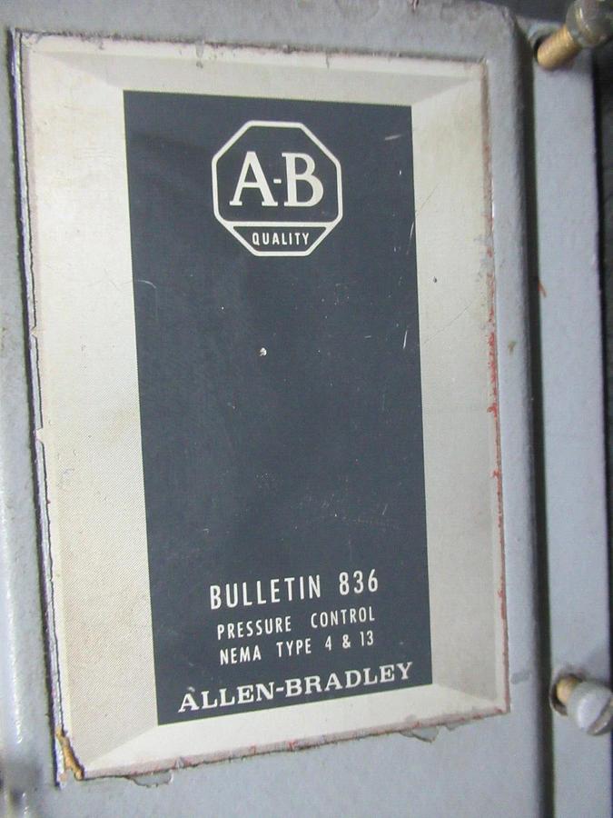 Used ALLEN-BRADLEY TEMPERATURE CONTROL SWITCH 836-C5 24-600 VAC @ 125 VA NEMA 4, 13