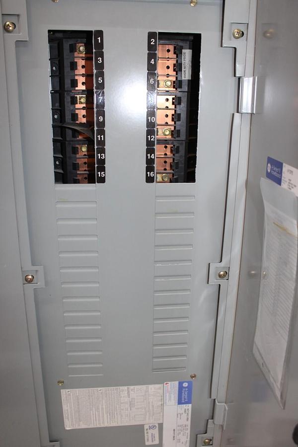 Used GENERAL ELECTRIC SERVICE PANELBOARD AB37B 125 AMP 480Y/277V 3-PHASE NEMA 1