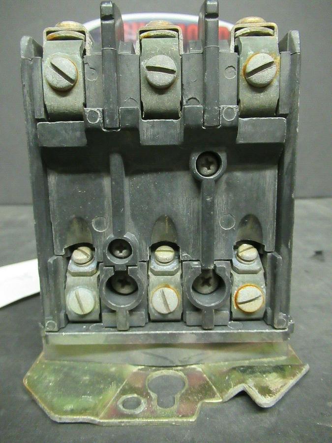 Used ALLEN BRADLEY STARTER 509-A0D SER. B 600 VAC 5 HP @ 460 VAC 18 AMP SIZE 0