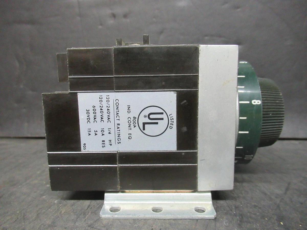 Used AGASTAT TIME DELAY RELAY 1-10 MINUTES 7022OF 24 VDC VOIL 600 VAC 10 AMP